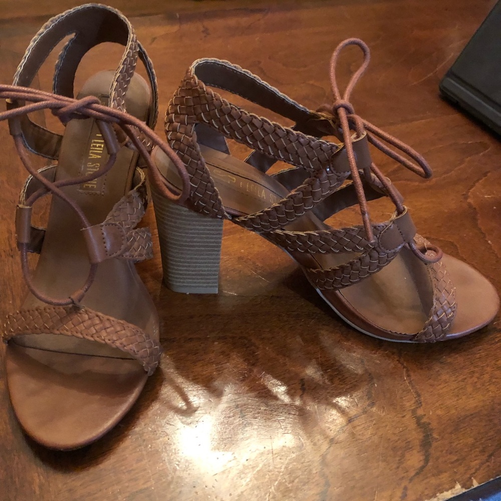 Leila Stone 4” heeled sandals size 8 1/2